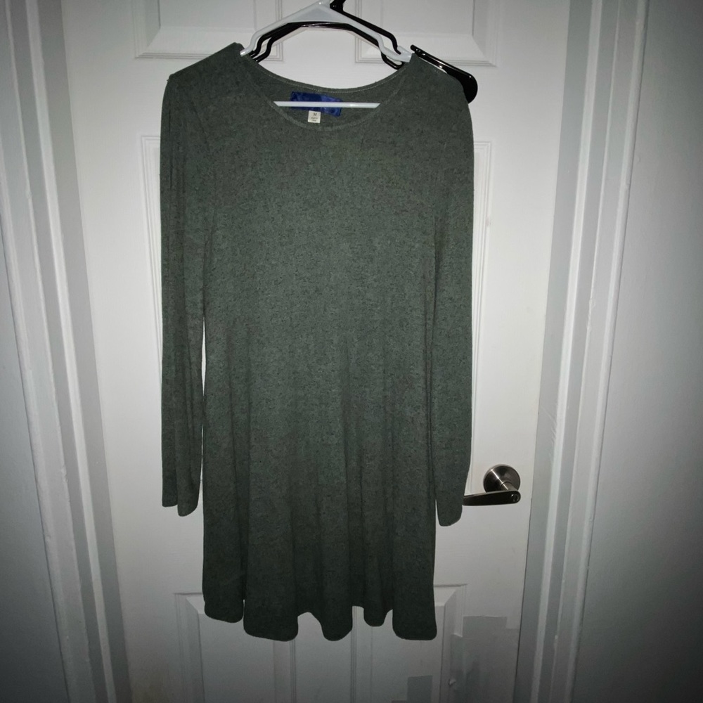 Green dress with slits in the arms